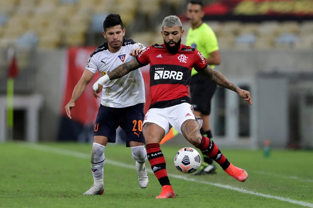 Com um a menos, Flamengo empata com a LDU e avança às oitavas da Libertadores