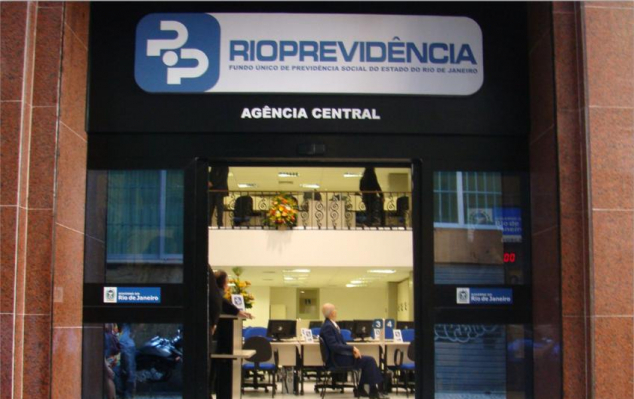 Cláudio Castro demite presidente do Rioprevidência após operação da PF