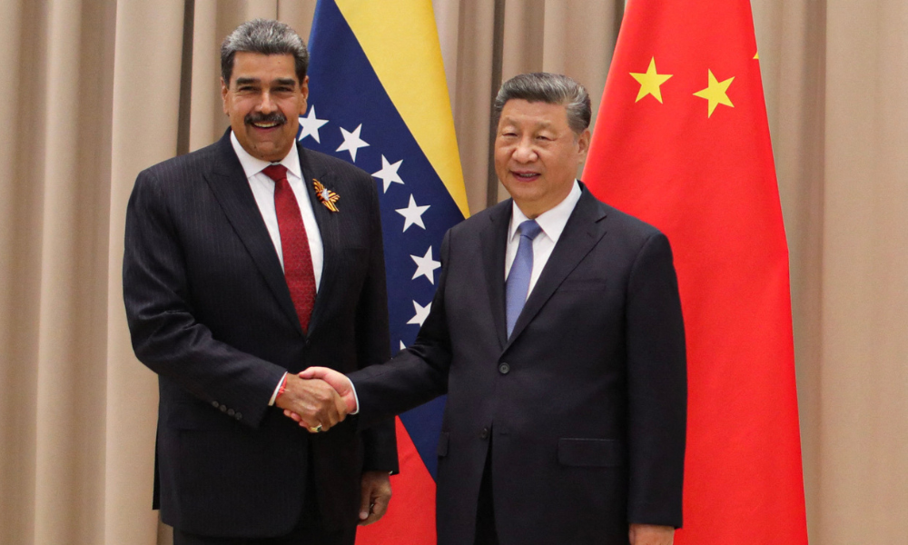 China pede aos EUA a libertação imediata de Maduro e sua esposa