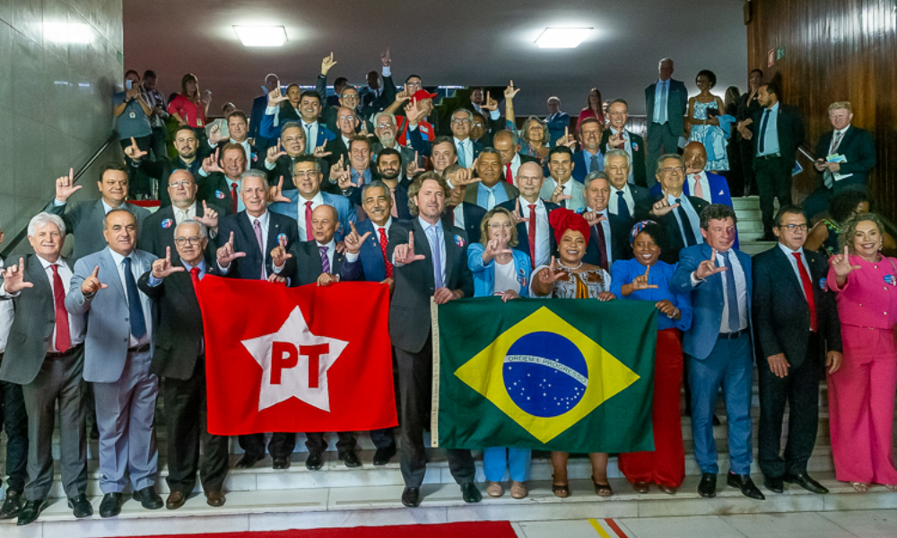 Bancada do PT condena ataques dos EUA à Venezuela e pede solução pacífica via organismos internacionais