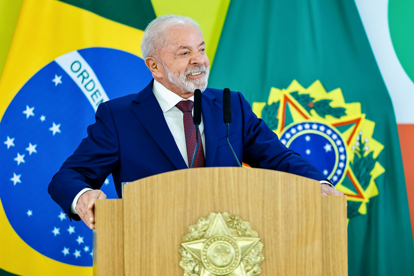 Lula segue liderando pesquisas, mas rejeição faz petista bater a cabeça no teto