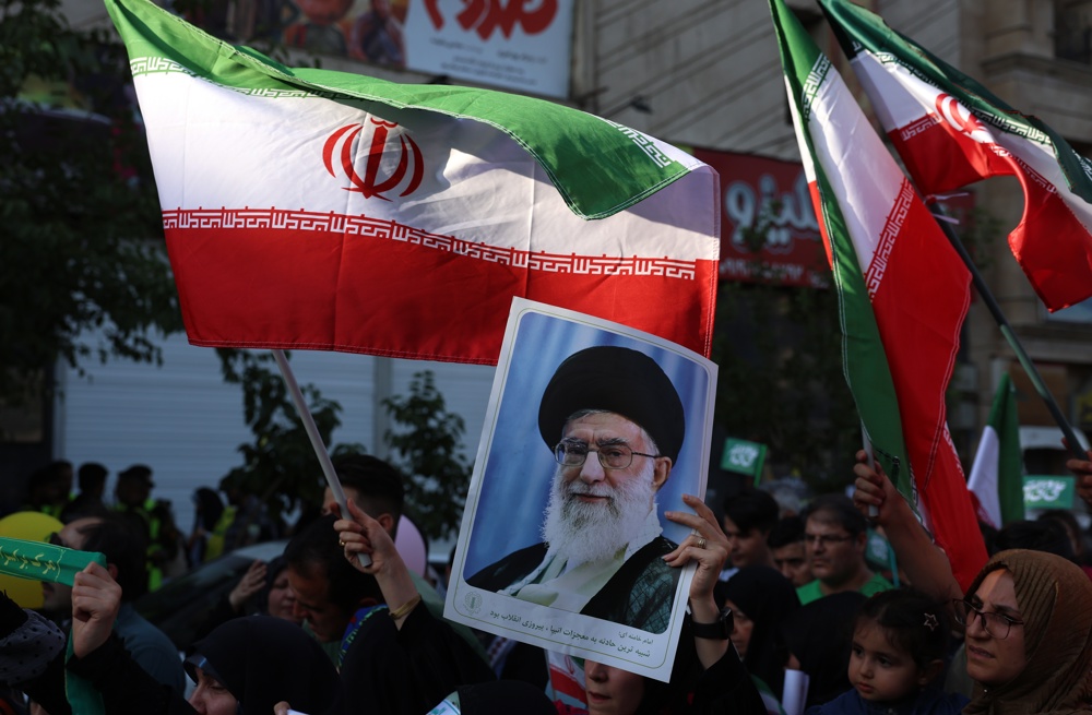 Irã afirma que vai bombardear bases americanas no Oriente Médio se for atacado pelos EUA