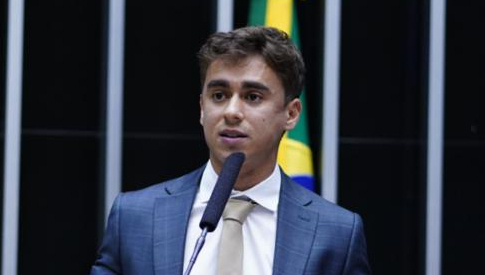 Nikolas vai de Minas a Brasília a pé em protesto contra prisão de Bolsonaro