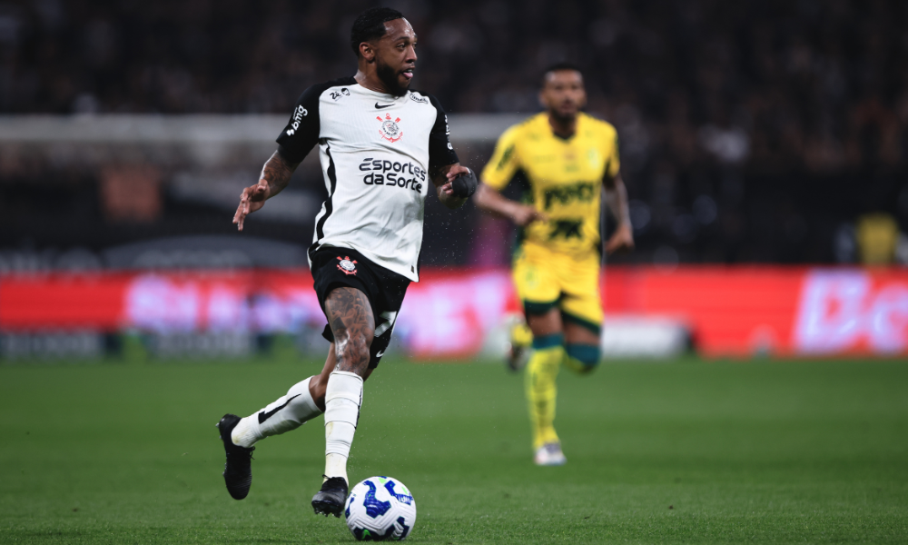 Postura de Martínez em meio à demora para voltar ao Corinthians gera aborrecimento