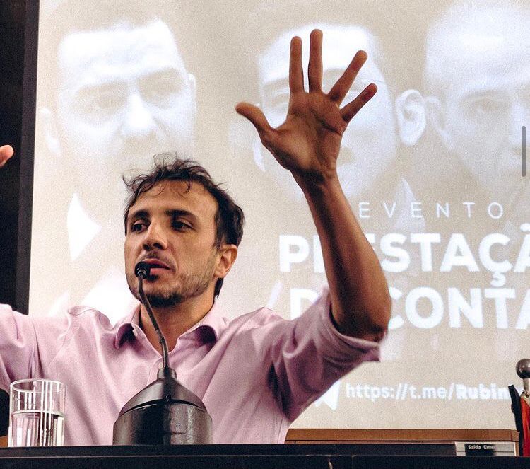 Renan Santos aciona MPF contra pagamento milionário a servidores do Senado