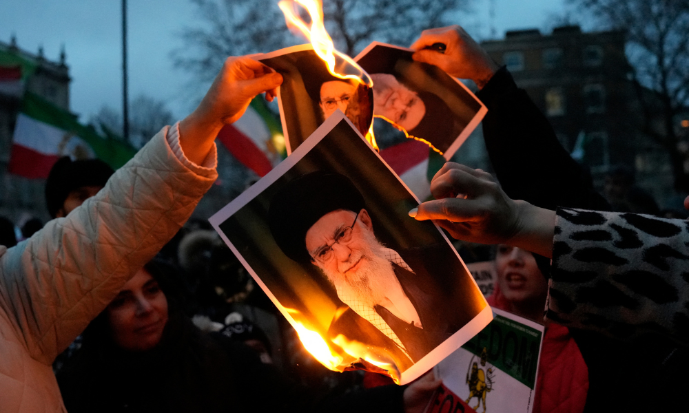 Líder do Irã admite pela primeira vez que protestos deixaram ‘milhares de mortos’ 