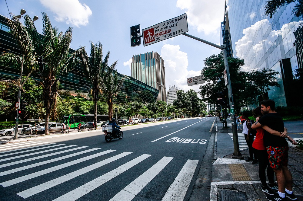 Polícia acaba com ‘central de golpes’ na Faria Lima, em SP; 4 mulheres são presas