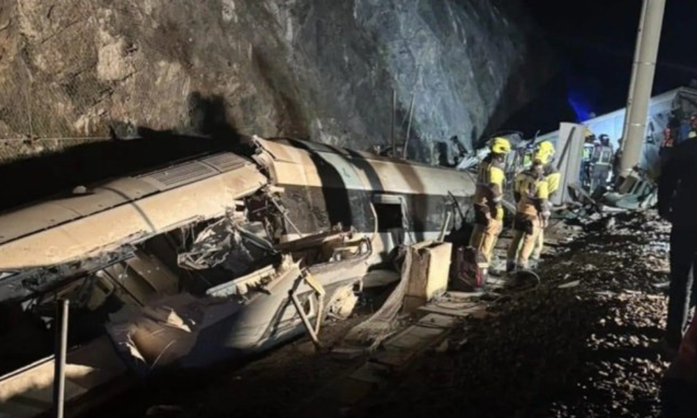 Colisão entre trens deixa ao menos 39 mortos na Espanha