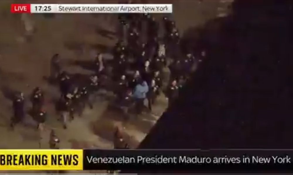 Maduro desembarca nos EUA escoltado por agentes do FBI e algemado