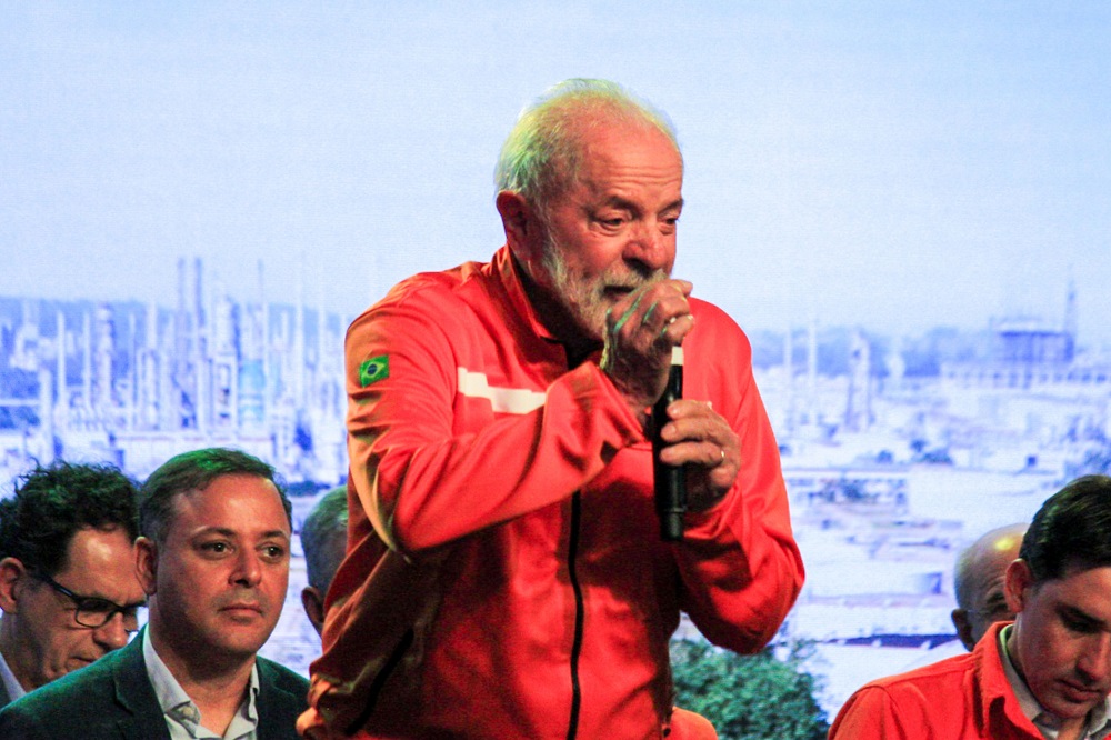 Lula escolhe advogado da Petrobras para assumir Justiça; conheça