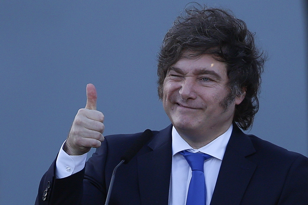 Milei promulga lei para que argentinos regularizem economias em dólares