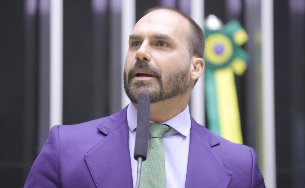 PF determina retorno imediato de Eduardo Bolsonaro ao cargo de policial federal no RJ