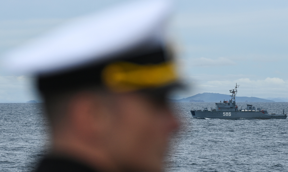 Rússia envia submarino para escoltar petroleiro perseguido pelos EUA, diz jornal