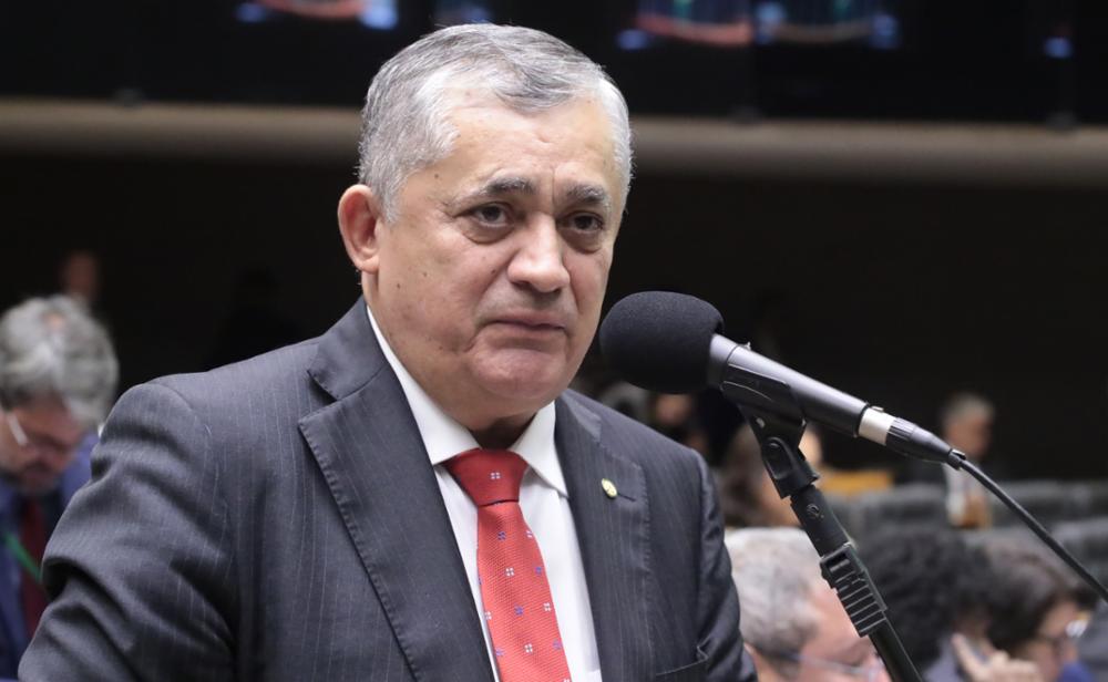 Não há possibilidade de escândalo do Master atingir o governo, diz líder petista