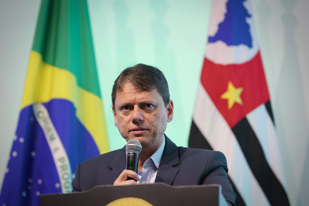 Tarcísio publica mensagem de ano novo: ‘Fora PT’