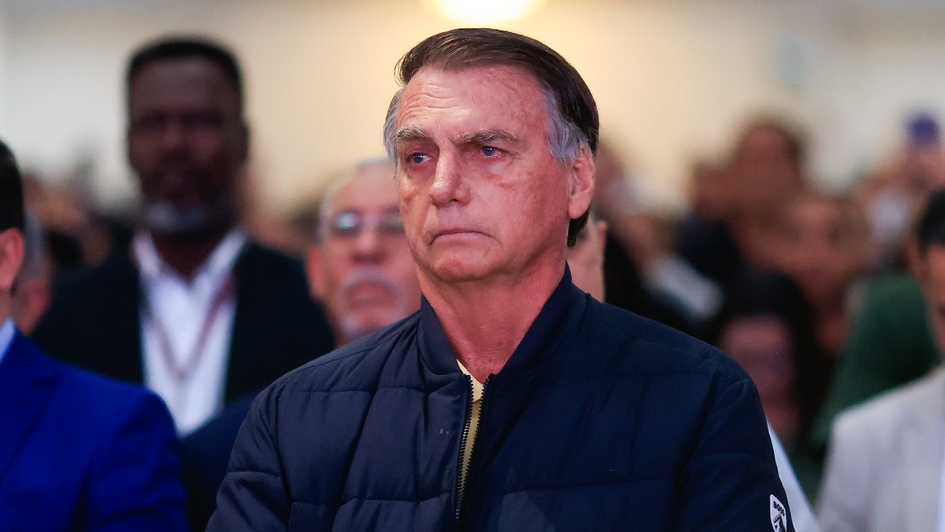 Bolsonaro acerta a quadra na Mega da Virada apostando no ’13’
