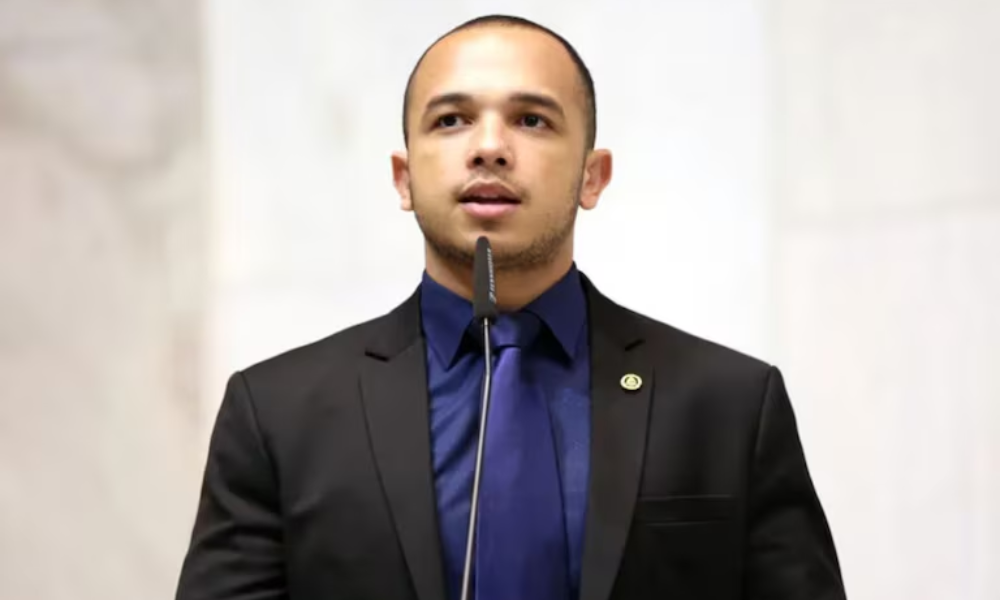 Ex-deputado Douglas Garcia se envolve em briga com manifestantes na Faculdade de Direito da USP