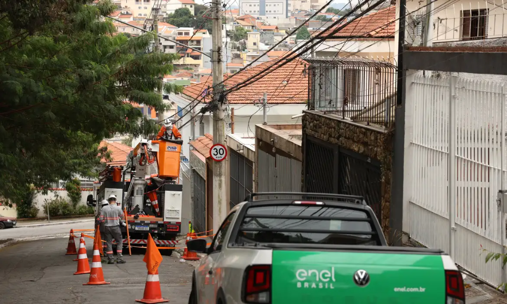 Enel admite que apagão atingiu o dobro de consumidores em São Paulo 