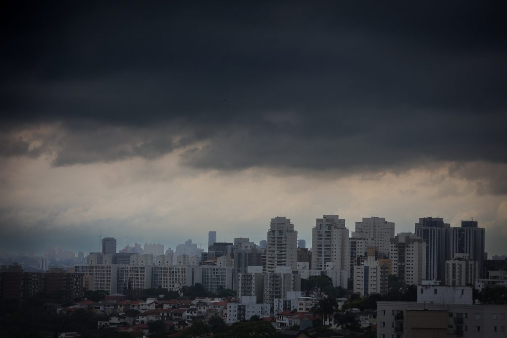 SP tem alerta de temporal para primeiro final de semana do ano; veja a previsão do tempo
