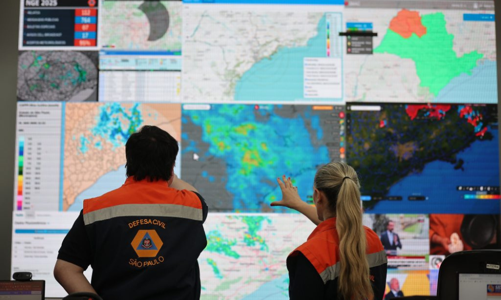 Defesa Civil instala gabinete de crise para enfrentar chuvas no litoral de SP