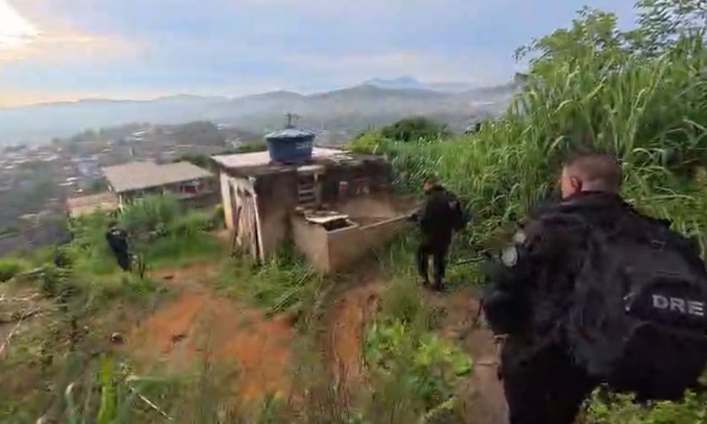 Menina é estuprada no Rio por sete pessoas após ordem do ‘tribunal do tráfico’, diz polícia