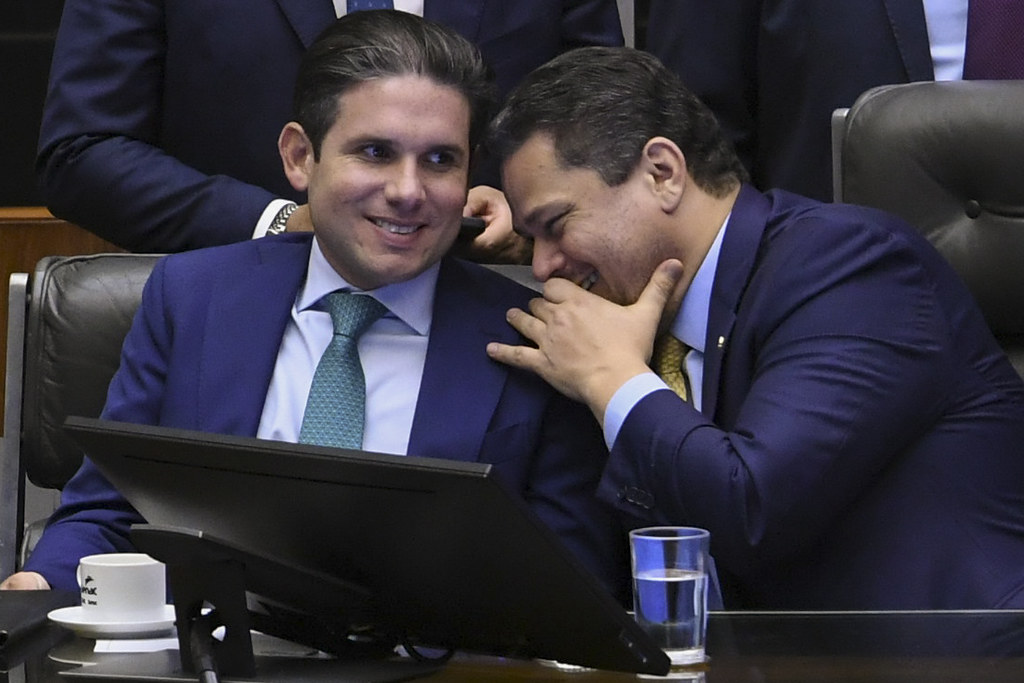 Alcolumbre diz que divergências não podem virar ódio e Motta defende emendas em sessão da Casa