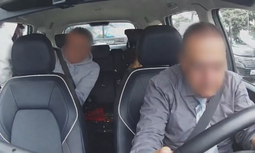 Assaltante quebra vidro de táxi e tenta assaltar casal no Centro de SP; veja vídeo