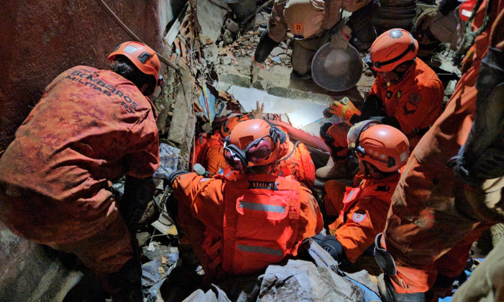 Mulher morre após desabamento de casa no Maracanã, zona norte do RJ