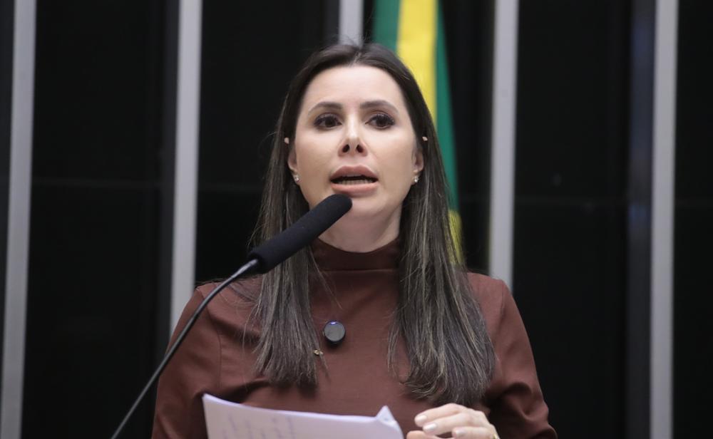 Caroline de Toni comunica lideranças que deixará o PL