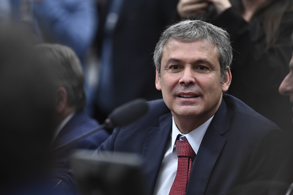 PT vai assinar pedidos de CPI do Banco Master, diz Lindbergh