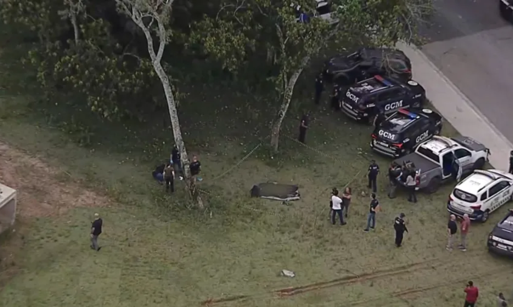 Corpo esquartejado de mulher é encontrado dentro de mala em córrego na zona sul de SP
