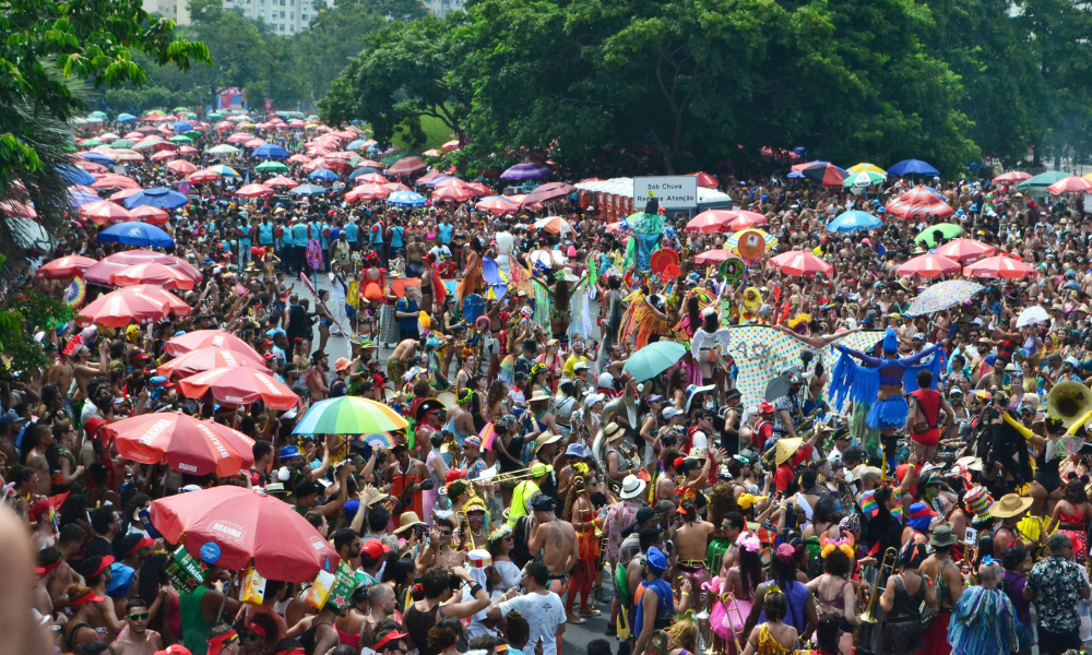 Carnaval no Rio e em Salvador: blocos, trios e shows movimentam a folia em 2026