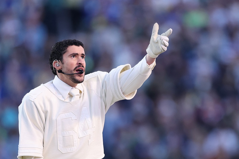 Republicanos pedem prisão de Bad Bunny por show no Super Bowl