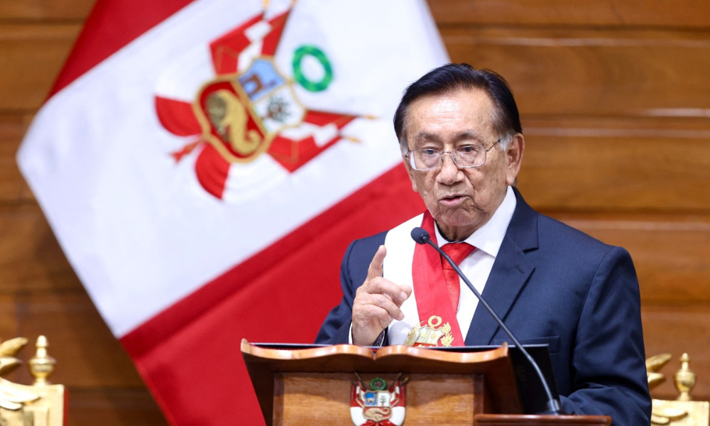 Presidente interino do Peru é criticado por declarações sexuais envolvendo menores de idade