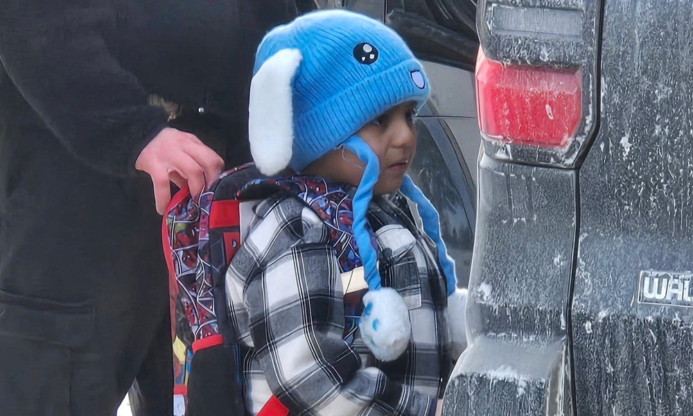 Menino de cinco anos detido pelo ICE volta para casa