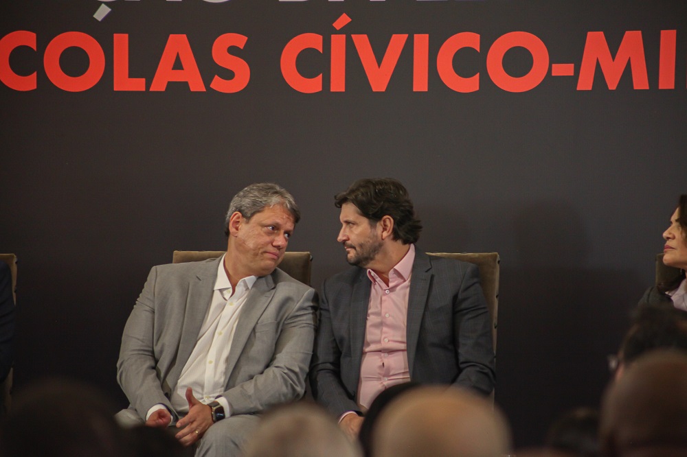 MP pede que Justiça proíba PMs de darem aula em escolas cívico-militares em SP