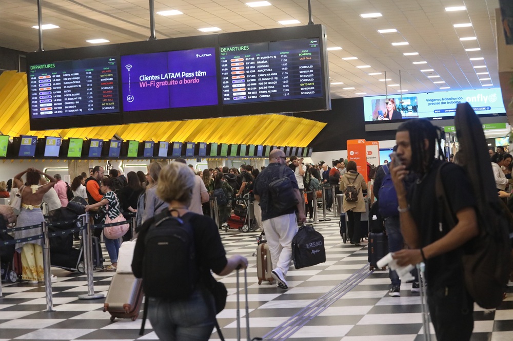 Aeroportos argentinos param em nova greve; voos no Brasil são afetados