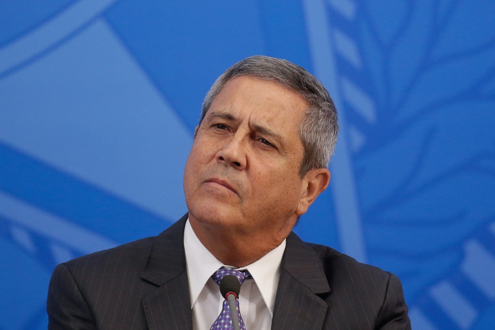 General Braga Netto pede por instalação de TV a cabo em sua cela