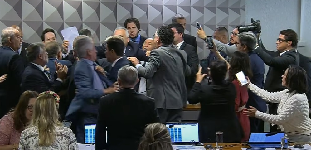 Veja briga na CPMI do INSS após aprovação de quebra de sigilo bancário de Lulinha