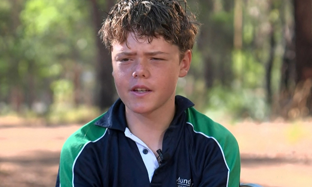 Menino nada por quatro horas para salvar mãe e irmãos perdidos na Austrália