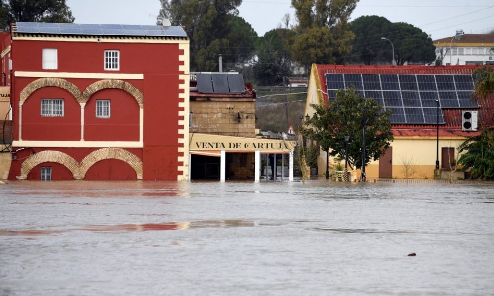 Tempestade Leonardo deixa deslocados, mortos e desaparecidos na Espanha e Portugal