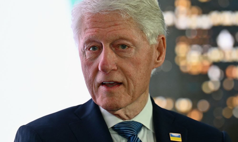 Bill Clinton nega envolvimento com Epstein em seu depoimento