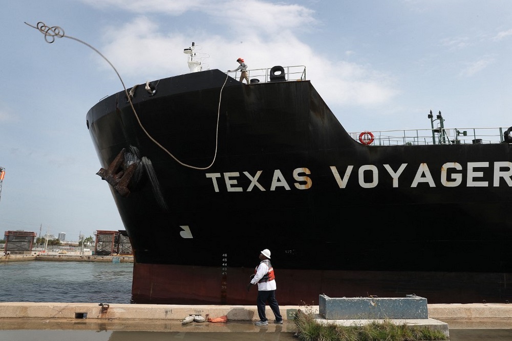 Trump anuncia eliminação de sanções ao petróleo em plena guerra com Irã