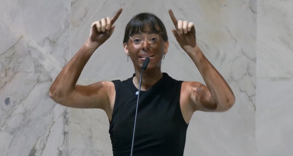 Deputada da Alesp é acusada de fazer ‘black face’ durante sessão