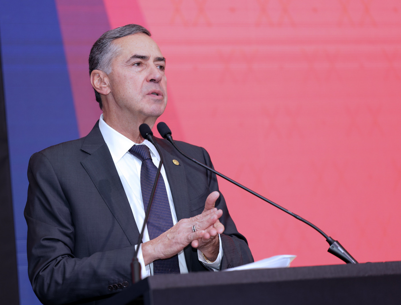 Barroso diz que STF passa por momento difícil e que aprova código de ética