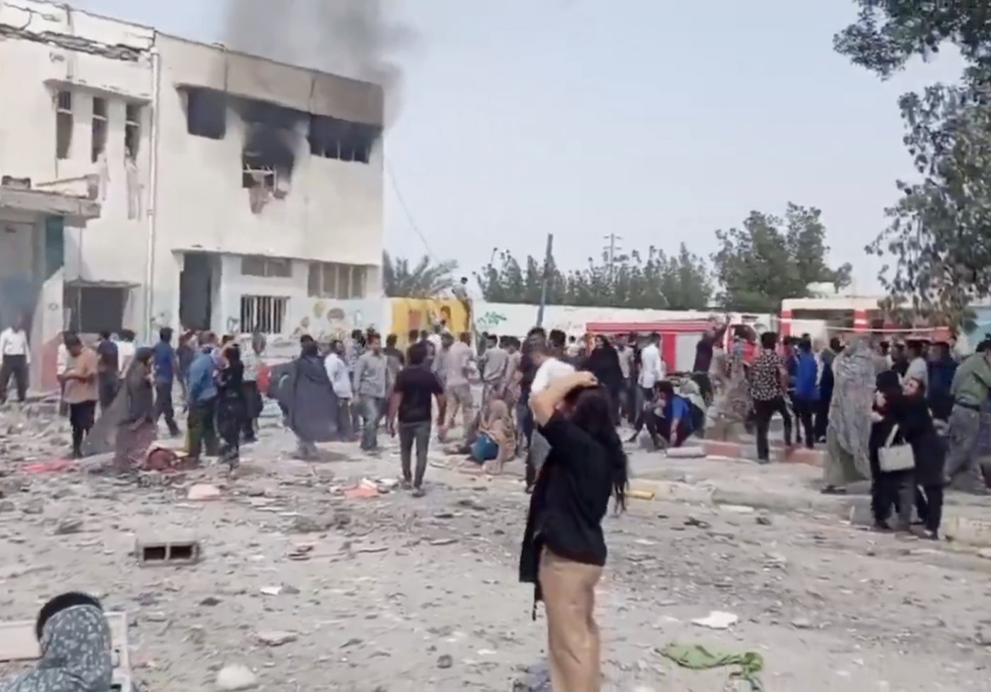 Irã sobe para 153 o número de estudantes mortas em ataque a escola