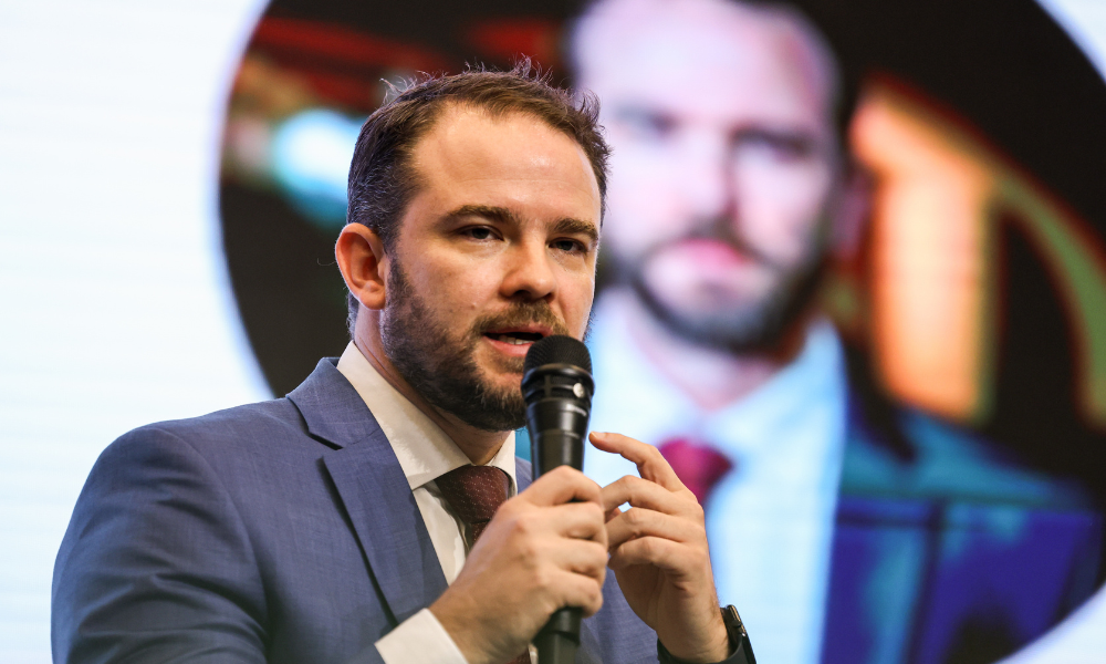 ‘Trabalho será de continuidade’, afirma Durigan, novo ministro da Fazenda