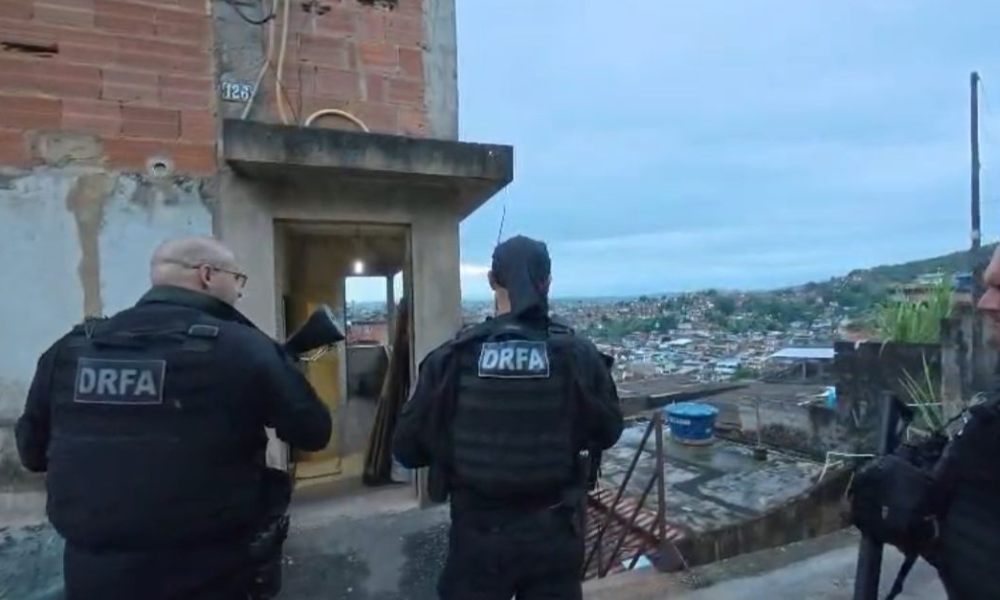 Operação mira esquema de fraude bancária de R$ 136 milhões ligado ao CV