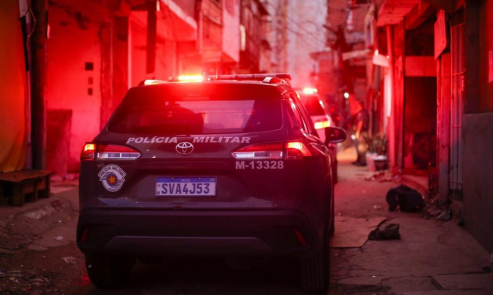 PM de folga interfere em assalto na zona oeste de SP; vítima e suspeito são baleados