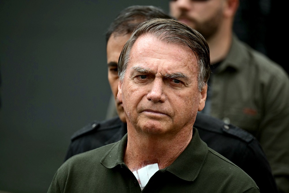 Bolsonaro passa mal e é levado ao hospital